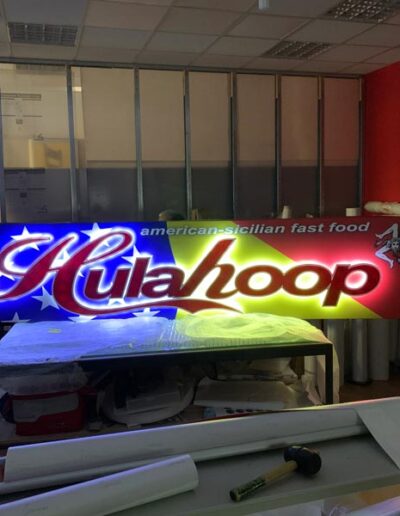 Hula Hoop Bagheria, Palermo - Insegna luminosa con lettere in rilievo (fase di lavorazione)