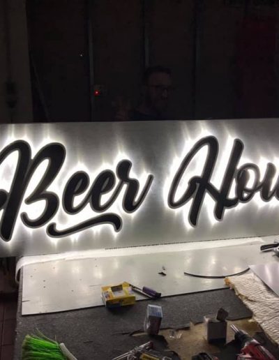 insegna luminosa con lettere in rilievo | Beer House