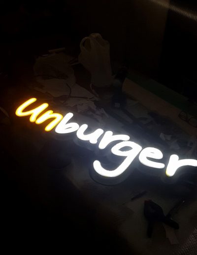 Unburger insegna luminosa a Bagheria Palermo (fase di lavorazione)